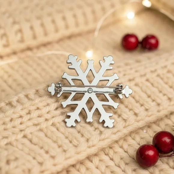 ❄️Sparkling Snowflake Brooch Pin Swarovski® Crystal Silver Overlay FREE Gift!🎁 - Picture 4 of 7